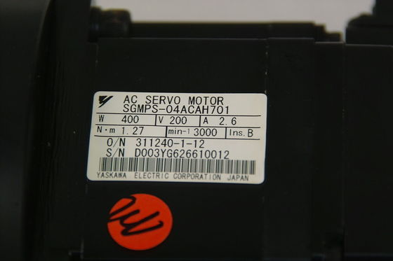 Yaskawa SGMPS-04ACAH121 AC SERVO MOTOR 0.4KW 3000RPM 200V 2.6A NEW